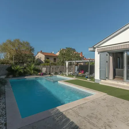 Kuntrada 45 - Salted Heated & Kids Pool * Fažana