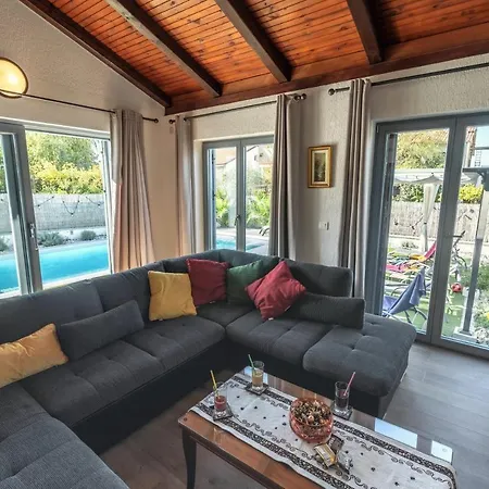 Kuntrada 45 - Heated & Kids Pool Holiday home *