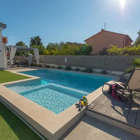 Kuntrada 45 - Heated & Kids Pool Holiday home