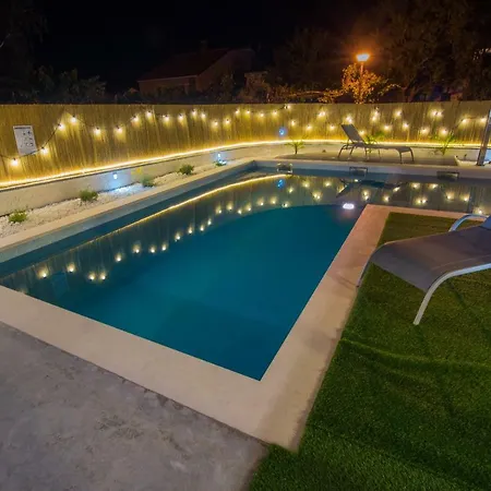 Kuntrada 45 - Salted Heated & Kids Pool Feriehus *