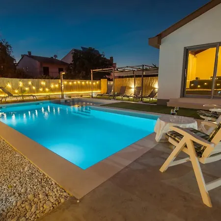 Kuntrada 45 - Salted Heated & Kids Pool * Fažana
